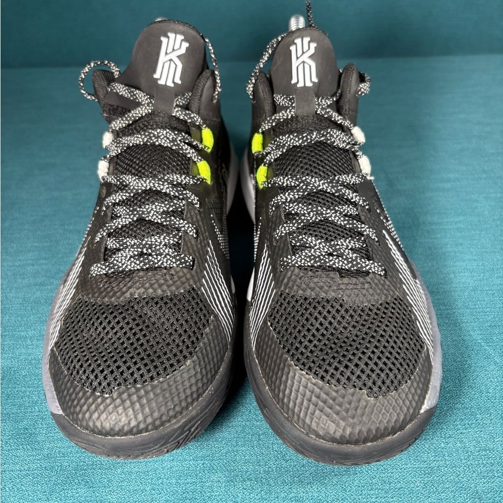 Size 5Y/6.5Women - Nike Kyrie Flytrap5 black shoes - Picture 5 of 8
